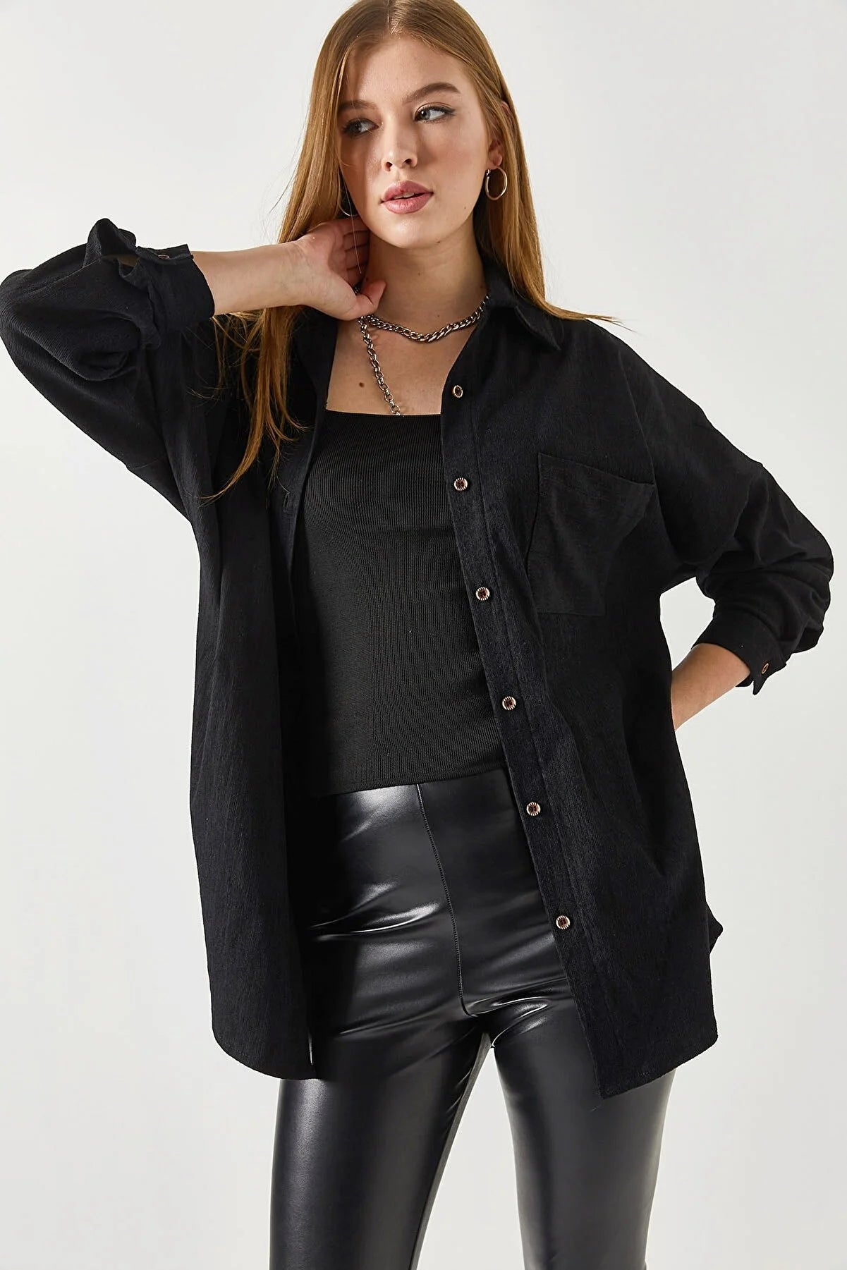 Armonika Women's Black Pocketed Oversize Velvet Long Basic Shirt Casual Button-Down Short Shirt